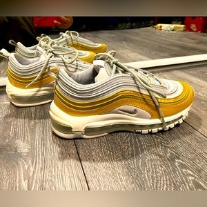 Nike Air Max 98 in white silver and gold size 6 women’s